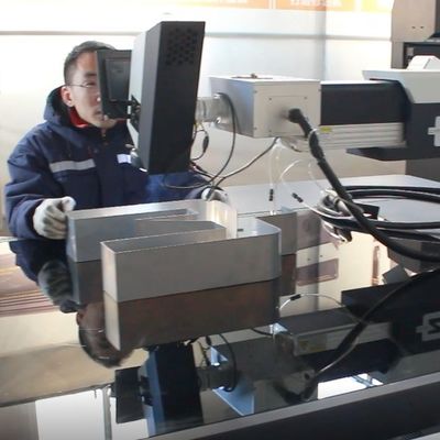 E500 Máquina automática de soldadura a laser para fabricação de placas galvanizadas de publicidade