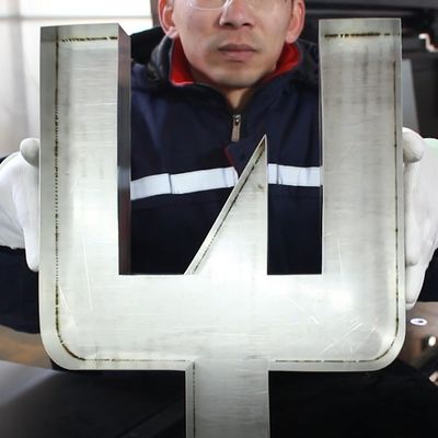 E500 Máquina automática de soldadura a laser para fabricação de placas galvanizadas de publicidade