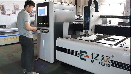 Máquina de corte a laser de fibra de 1500 W