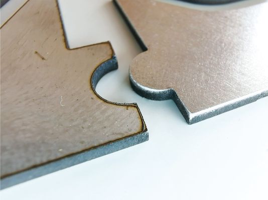 Máquina automática de esmagamento de chapas metálicas para corte a laser