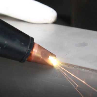 E500 Máquina de solda a laser CNC de fibra de 500W para solda rápida e silenciosa de sinais publicitários