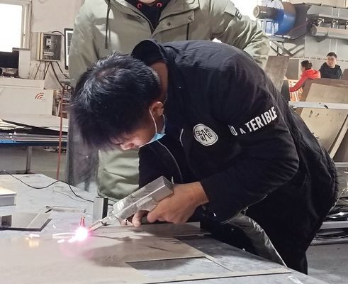 1000W 1500W 2000W Máquina portátil de solda a laser de fibra para alumínio de aço inoxidável