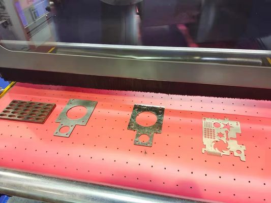 Máquina de arredondamento de borracha de borracha CNC para polir peças de chapa de metal